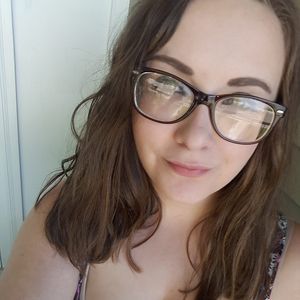 Meet your Posher, Chloe